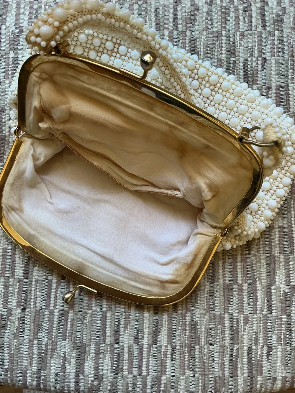 Vintage-Inspired Ivory Beaded Handbag with Gold Frame